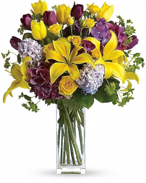 : Spring mixed flower arrangement